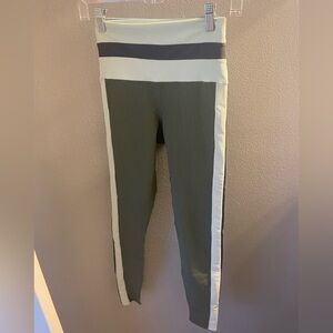 Beach Riot Leggings in Olive and light blue